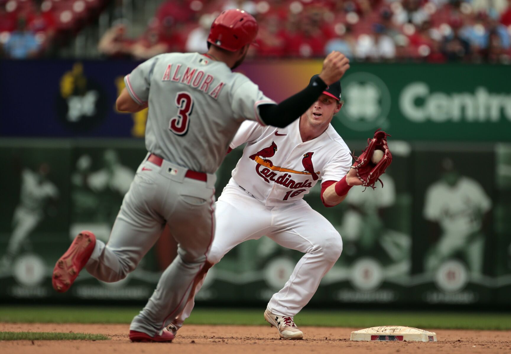 Cardinals fall to Reds 7-6